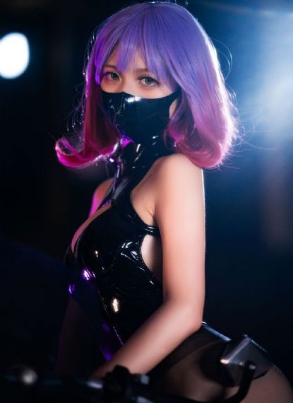 96偷牌自拍第一页_十万网红美女美酱